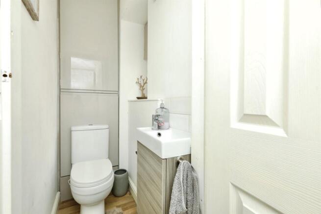 3 bed Semi-Detached for sale Image 8