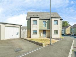 19, Churchill Rise, Axminster EX13 5FX
