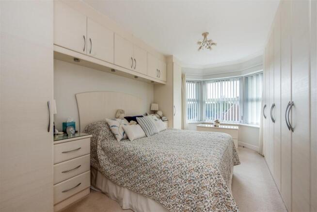 Tudor Court, Bramshott Place, Liphook photo 4