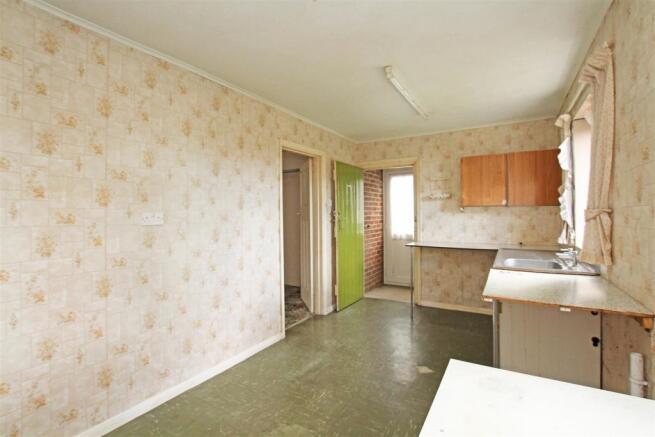 8SC - Kitchen 2.jpg