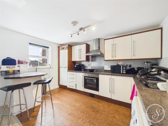 2 bed Flat for sale Image 5