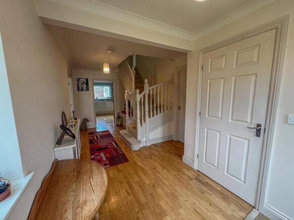 123 Fairways Drive -02.jpg