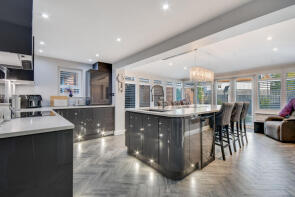 33, Eglinton Drive, Springfield, Chelmsford CM2 6WT