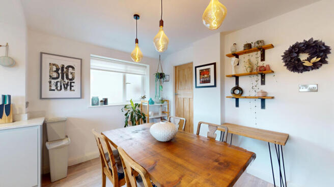 5 bed Semi-Detached for sale Image 8