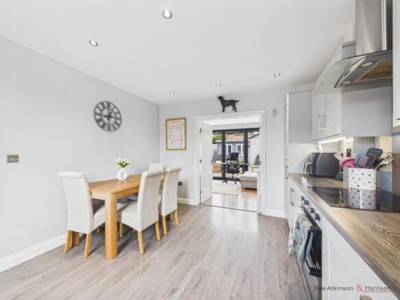 3 bed Semi-Detached for sale Image 9