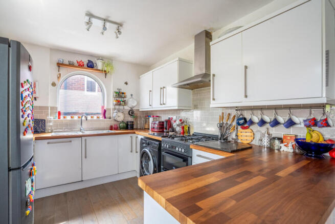 4 bed Semi-Detached for sale Image 4