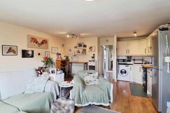 2 bed Flat for sale Image 8