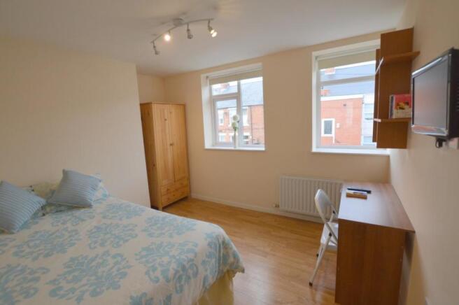 16 Fifth Avenue Green Bedroom.JPG