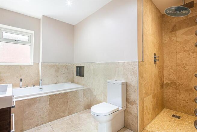 4 bed Detached for sale Image 11