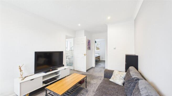 Bluebell Rise, Lightwater, Surrey, GU18 photo 4
