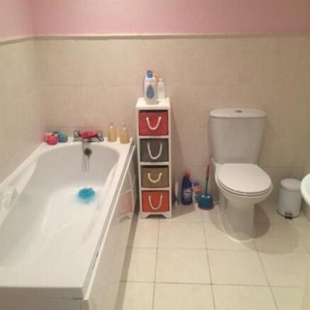 Main Bathroom: