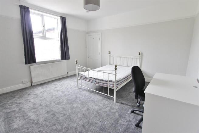 6 bed Terraced to rent Image 8