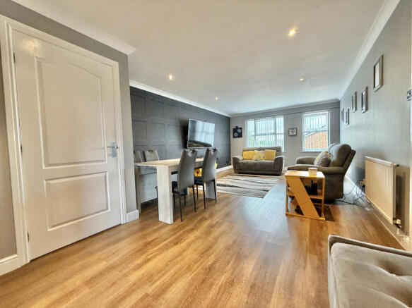 2 bed Flat for sale Image 6