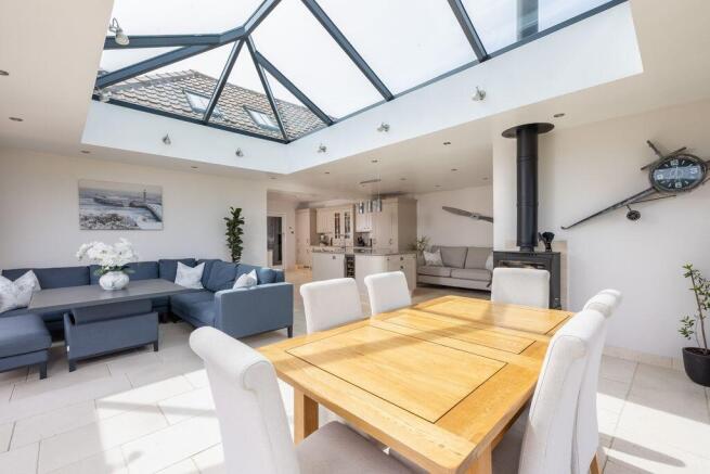 5 bed Detached for sale Image 6