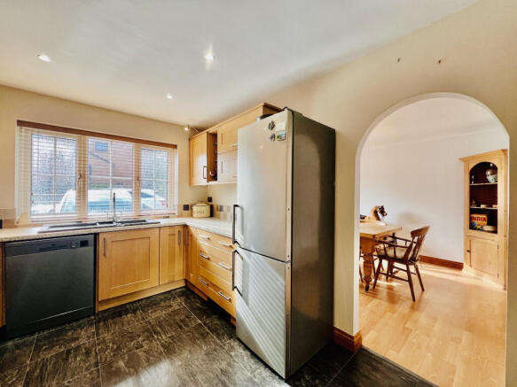 4 bed Detached for sale Image 7