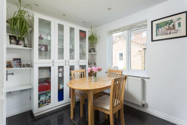 5 bed Detached for sale Image 8