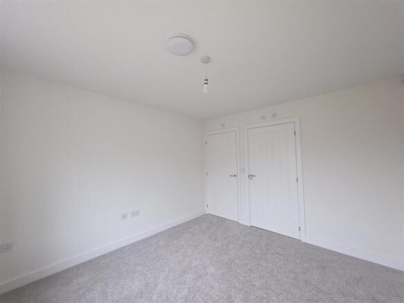 2 bed Semi-Detached Bungalow for sale Image 6