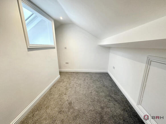 4 bed Terraced to rent Image 5