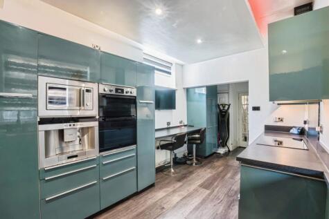 Shaftesbury Avenue, Blackpool, FY2