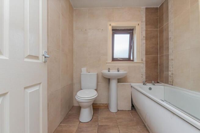 16. Bathroom (1).jpg