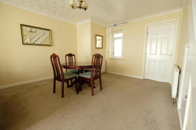 SITTING/DINING ROOM