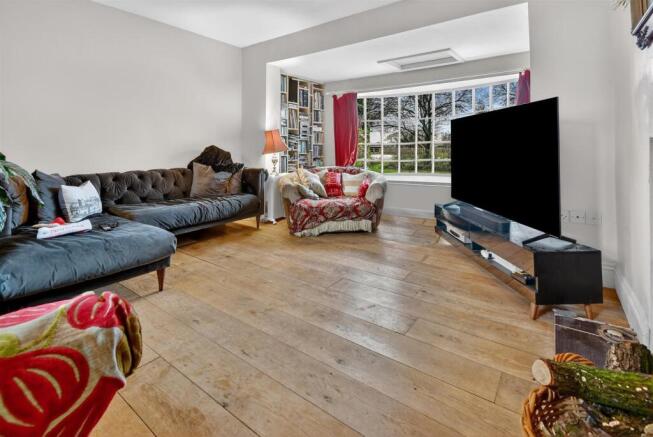 4 bed Link Detached House for sale Image 6