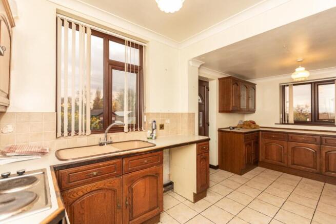 4 bed Detached for sale Image 6