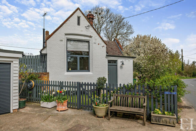 8590702-exteriorw...