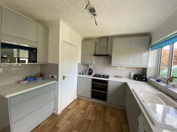 kitchen 2.jpg