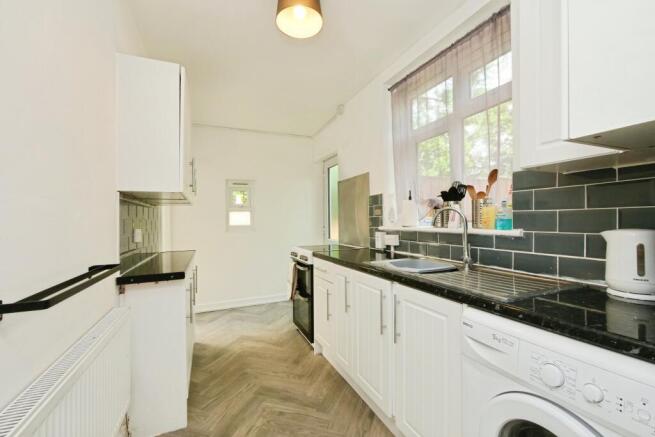 3 bed Semi-Detached for sale Image 8