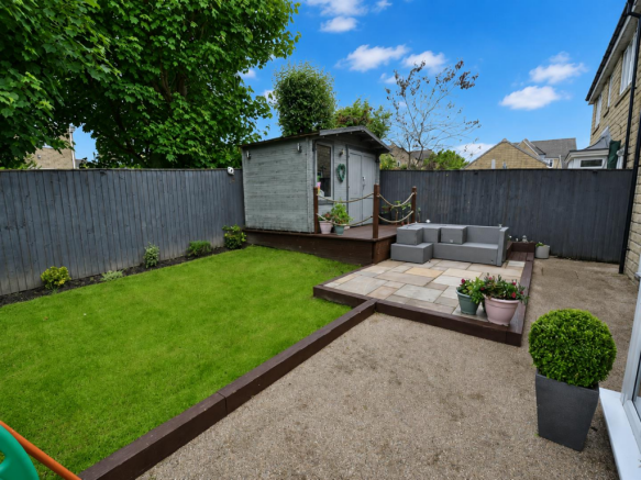 4 bed Detached for sale Image 3