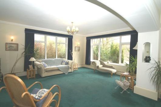 Lounge/ dining