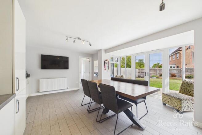 4 bed Detached for sale Image 8