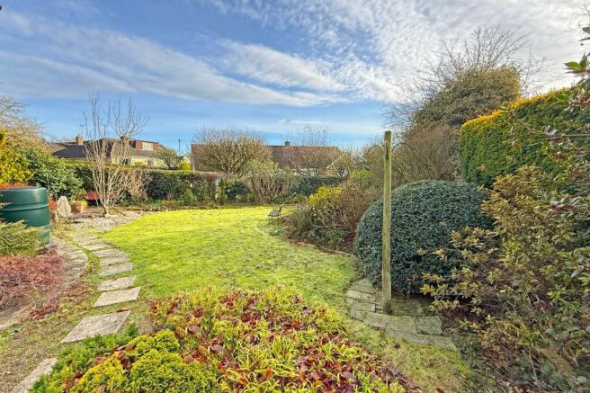 4 bed Detached Bungalow for sale Image 4