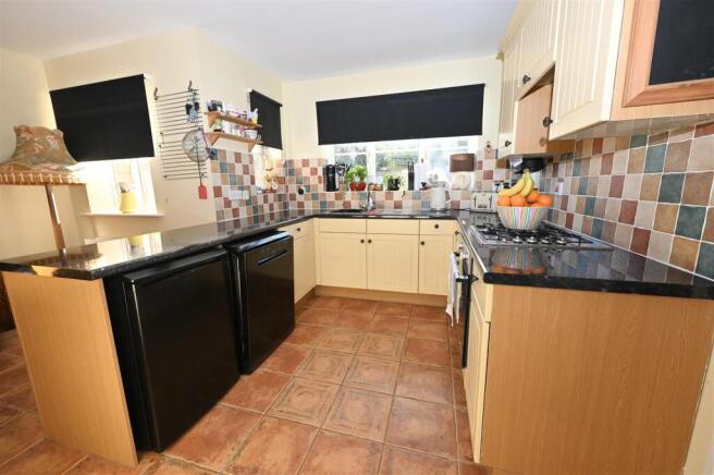 4 bed Detached for sale Image 6