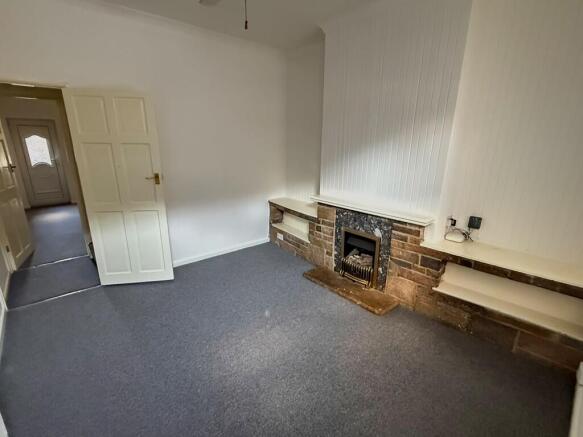2 bed Terraced to rent Image 3