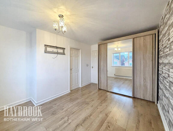 4 bed Detached for sale Image 11