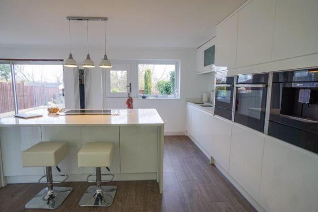Kitchen / Brea...