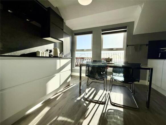 3 bed Apartment for sale Image 4