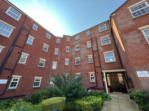2 bed Flat for sale Image 12
