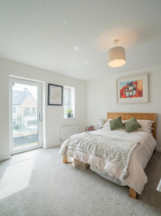 5 bed Detached for sale Image 11