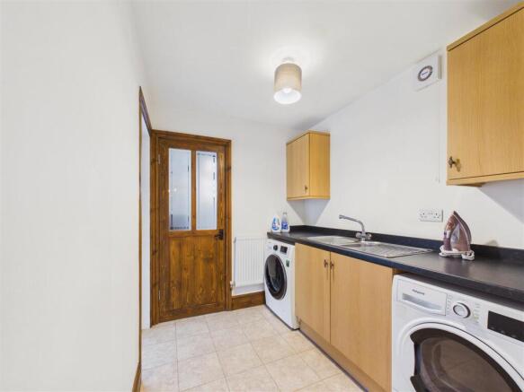 4 bed Detached for sale Image 7