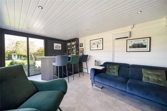 5 bed Detached for sale Image 12