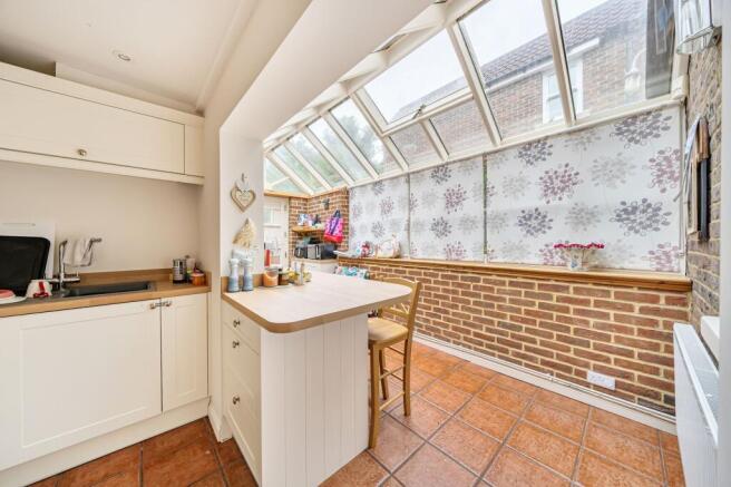 Kitchen/ Breakfast Area