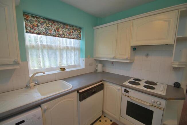 6 Sherwood Grove - Kitchen.JPG