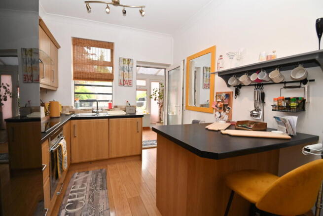 4 bed Semi-Detached for sale Image 12