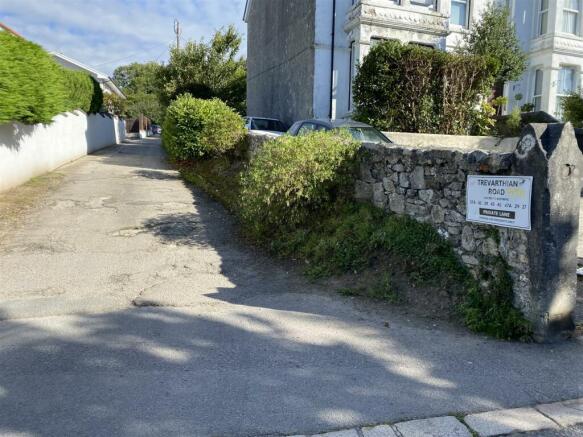 45 Trevarthian Road, St Austell access from TR par