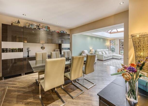 58 Birches Road-dining1.jpg