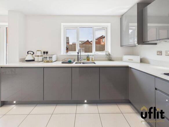 4 bed Detached for sale Image 9