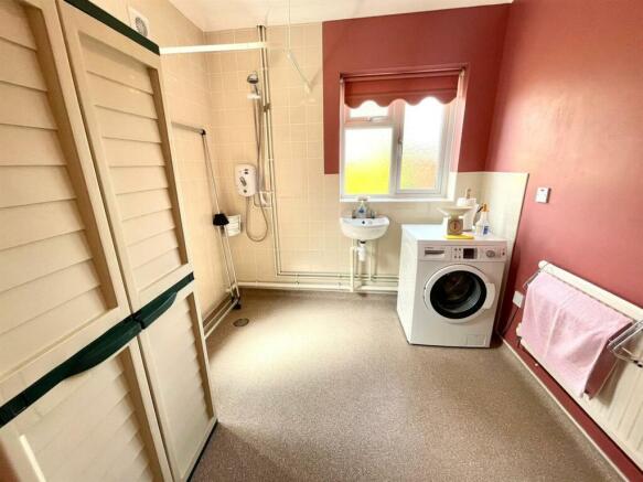 49 spalding road wet room.jpg